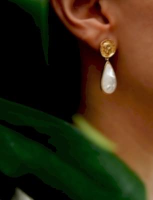 El Yapımı Altın Kaplama Sedef Taşlı Gümüş Küpe