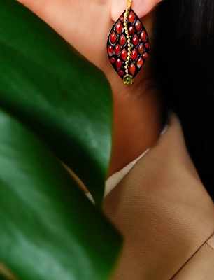 El Yapımı Tasarım Mercan Taşlı Gümüş Küpe