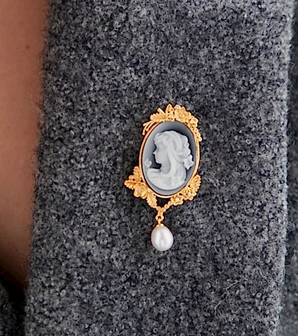 El Yapımı Gümüş Broş Cameo Tasarımlı Oniks Taş ve İncili