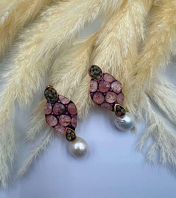 Çilek Kuvars, İnci ve Elmas Taşlı Gümüş Küpe