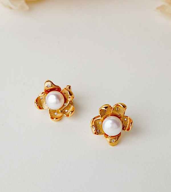 Çiçek Tasarımlı İncili Gümüş Küpe