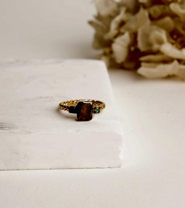 Kuvars ve Zümrüt Taşlı Gümüş Yüzük