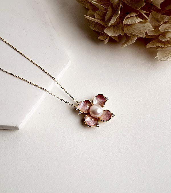 Mine İşlemeli Çiçek İncili Gümüş Kolye